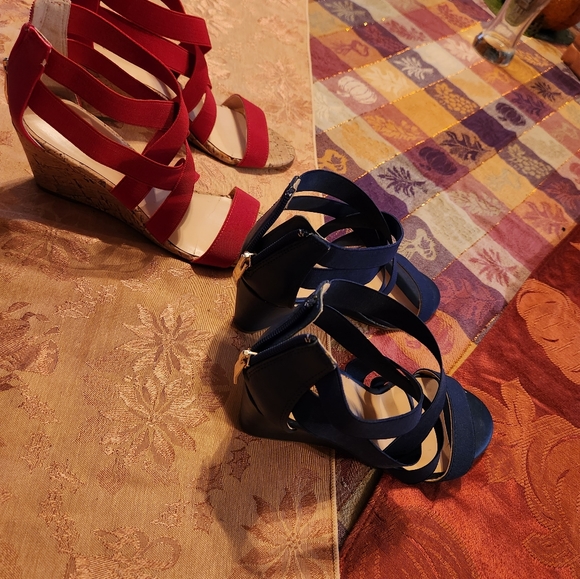 Liz Claiborne Red & Blue sandals - Picture 3 of 3